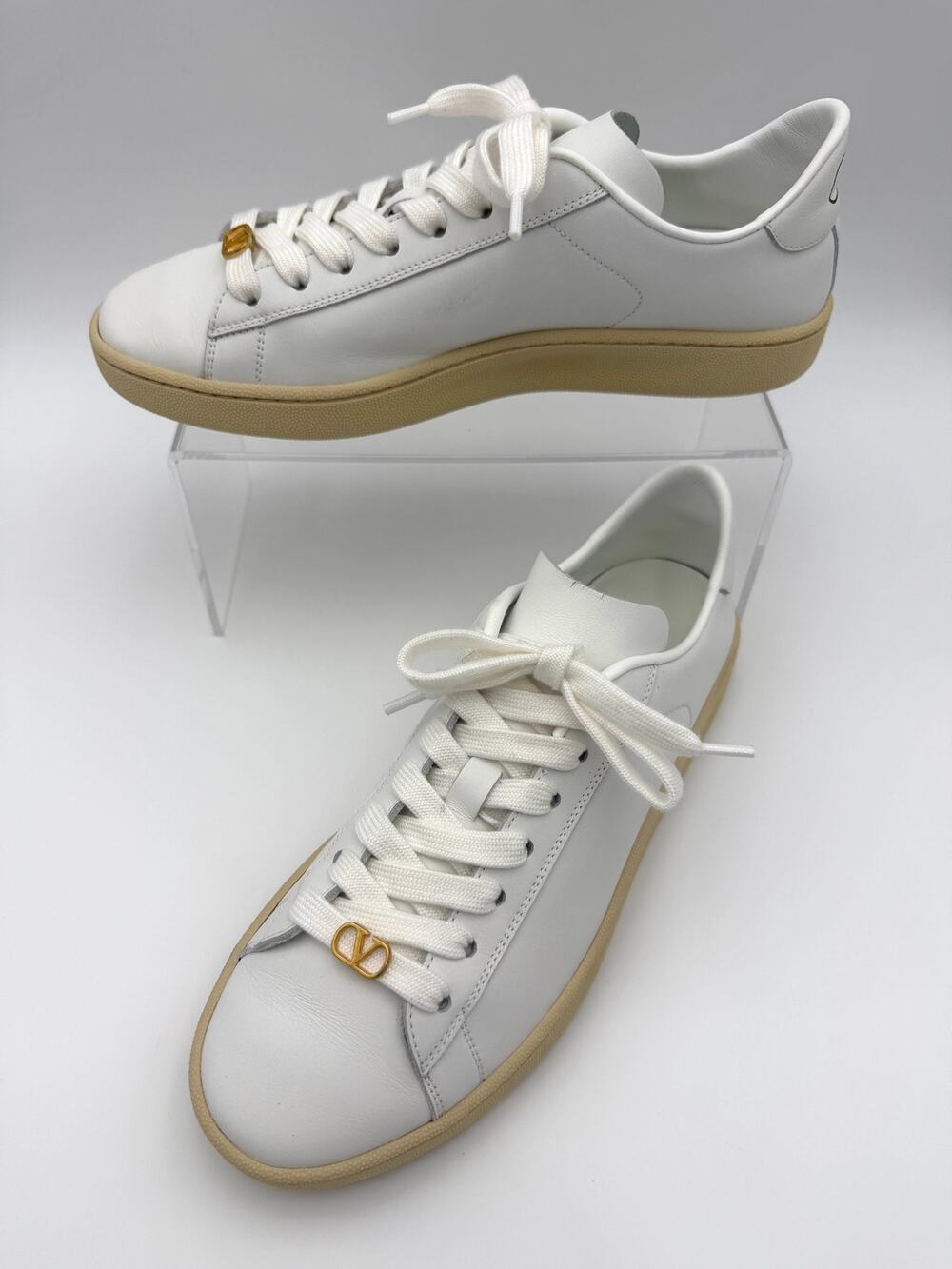 Valentino Sneakers VLogo White Leather Size 39.5 / 9.5 Classic Low Top